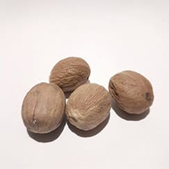 noz moscada é fruta?